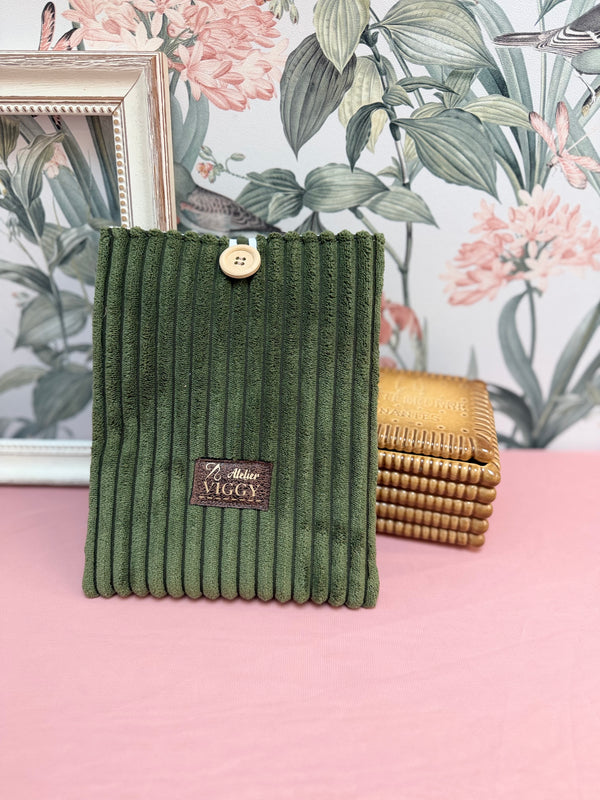 Pochette Livre/Liseuse Verte intérieur ferme